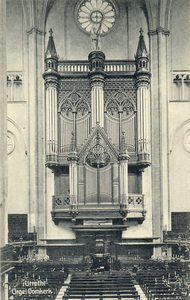 3104 Interieur van de Domkerk te Utrecht: het orgel en de preekstoel vanuit het koor.